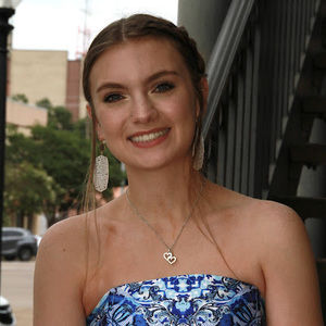 Meet your Posher, Sarah lynn